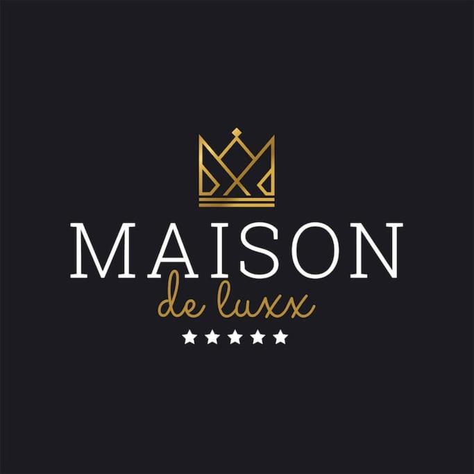 Maison De Luxx , A11 City Center ラリサ エクステリア 写真